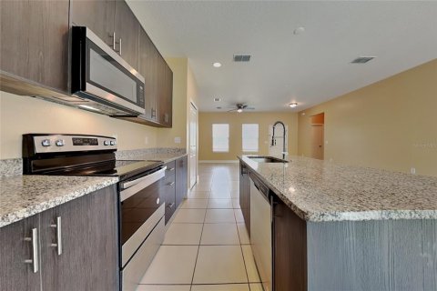 House in Ocala, Florida 4 bedrooms, 146.79 sq.m. № 2258288 - photo 4