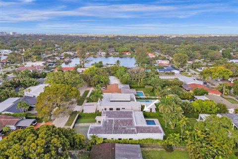 Villa ou maison à louer à Miami, Floride: 6 chambres, 331.48 m2 № 1818362 - photo 11