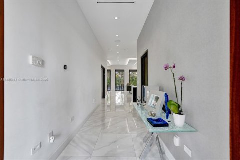 Villa ou maison à louer à Miami, Floride: 6 chambres, 331.48 m2 № 1818362 - photo 16