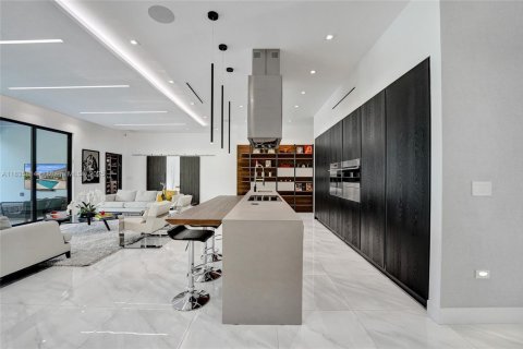 Villa ou maison à louer à Miami, Floride: 6 chambres, 331.48 m2 № 1818362 - photo 21