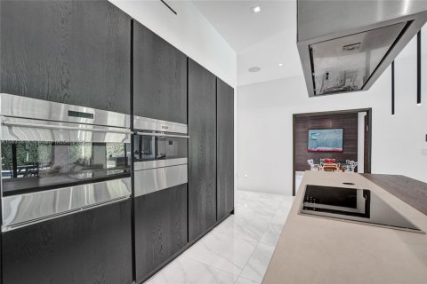 Villa ou maison à louer à Miami, Floride: 6 chambres, 331.48 m2 № 1818362 - photo 29