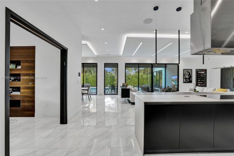 Villa ou maison à louer à Miami, Floride: 6 chambres, 331.48 m2 № 1818362 - photo 18