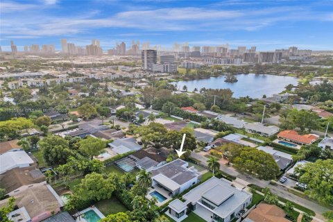 Villa ou maison à louer à Miami, Floride: 6 chambres, 331.48 m2 № 1818362 - photo 13