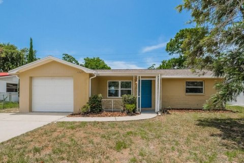 Casa en alquiler en Holiday, Florida, 2 dormitorios, 91.6 m2 № 1911552 - foto 1