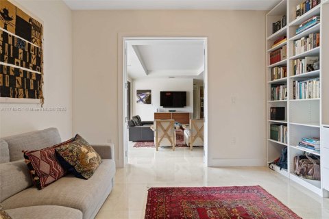 Condo in Coral Gables, Florida, 2 bedrooms  № 1495892 - photo 11