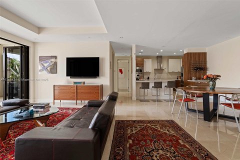 Condo in Coral Gables, Florida, 2 bedrooms  № 1495892 - photo 2