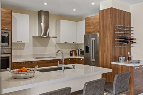 Condo in Coral Gables, Florida, 2 bedrooms  № 1495892 - photo 15