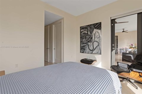 Condo in Coral Gables, Florida, 2 bedrooms  № 1495892 - photo 28