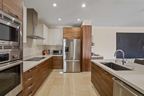 Condo in Coral Gables, Florida, 2 bedrooms  № 1495892 - photo 18