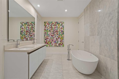 Condo in Coral Gables, Florida, 2 bedrooms  № 1495892 - photo 24