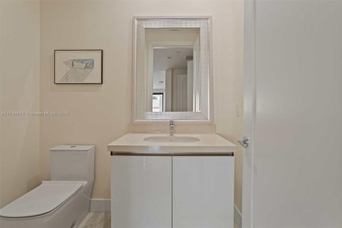 Condo in Coral Gables, Florida, 2 bedrooms  № 1495892 - photo 30
