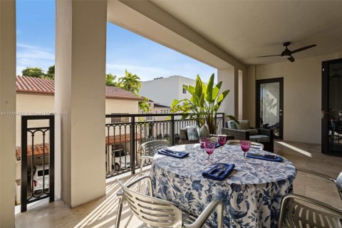 Condo in Coral Gables, Florida, 2 bedrooms  № 1495892 - photo 14