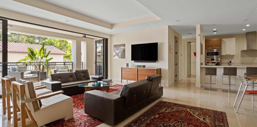 Condo in Coral Gables, Florida, 2 bedrooms  № 1495892