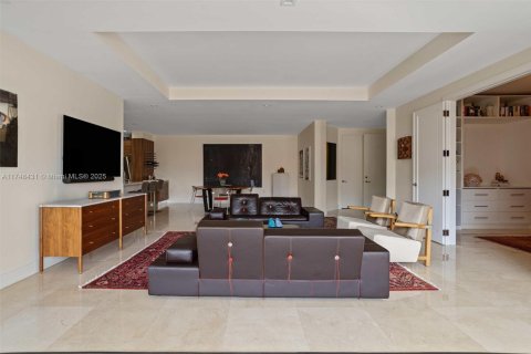 Condo in Coral Gables, Florida, 2 bedrooms  № 1495892 - photo 7