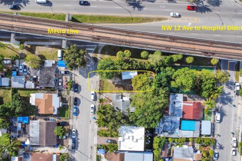 Propiedad comercial en venta en Miami, Florida № 1986822 - foto 4