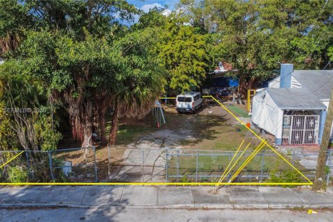 Propiedad comercial en venta en Miami, Florida № 1986822 - foto 7