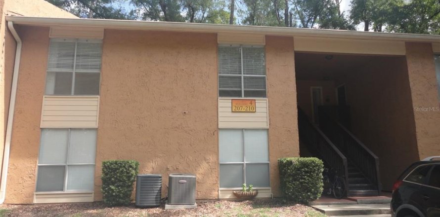 Condominio en Gainesville, Florida, 3 dormitorios № 1780449