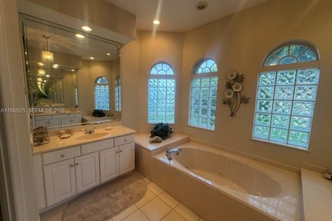 Casa en venta en Orlando, Florida, 5 dormitorios, 349.5 m2 № 2152752 - foto 24
