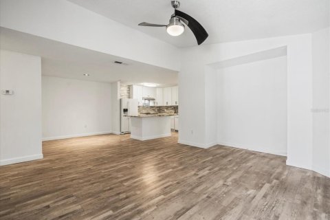 Condo in Tampa, Florida, 2 bedrooms  № 1644436 - photo 15