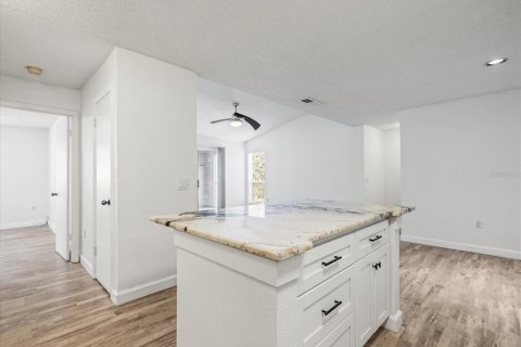 Condo in Tampa, Florida, 2 bedrooms  № 1644436 - photo 9