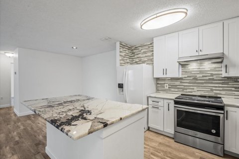 Condo in Tampa, Florida, 2 bedrooms  № 1644436 - photo 6
