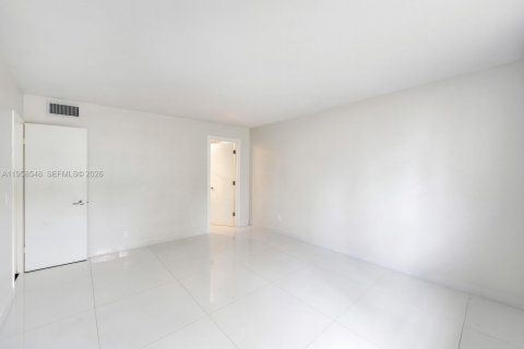 Condominio en venta en Lauderhill, Florida, 2 dormitorios, 104.05 m2 № 2018044 - foto 16