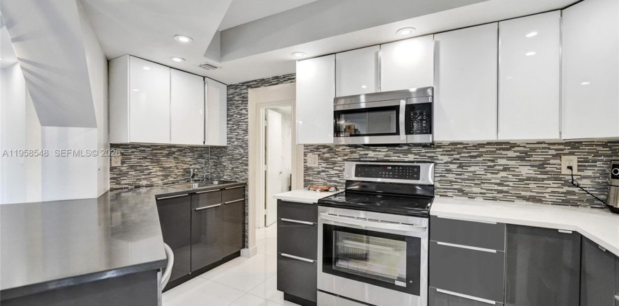 Condominio en Lauderhill, Florida, 2 dormitorios № 2018044