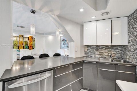 Condominio en venta en Lauderhill, Florida, 2 dormitorios, 104.05 m2 № 2018044 - foto 8