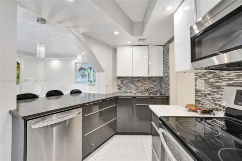 Condominio en venta en Lauderhill, Florida, 2 dormitorios, 104.05 m2 № 2018044 - foto 9