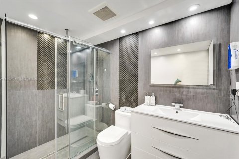 Condominio en venta en Lauderhill, Florida, 2 dormitorios, 104.05 m2 № 2018044 - foto 23