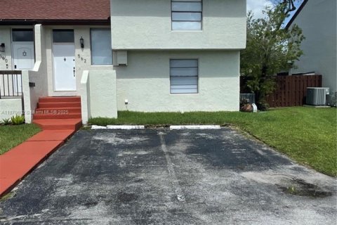 Copropriété à vendre à Miami, Floride: 3 chambres, 143.63 m2 № 1979771 - photo 1