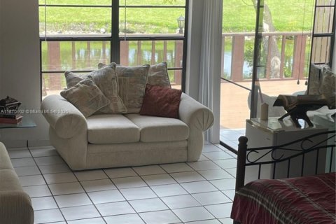 Copropriété à vendre à Miami, Floride: 3 chambres, 143.63 m2 № 1979771 - photo 3