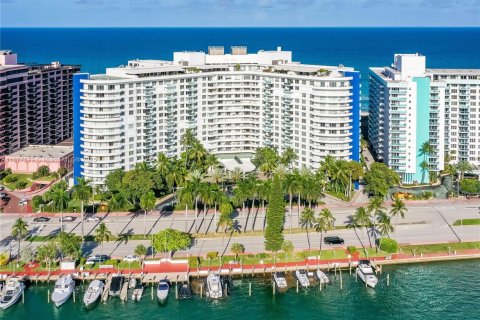 Condo à Miami Beach, Floride, 2 chambres № 2078825
