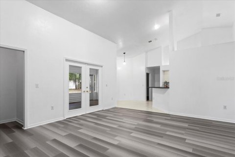 House in Gainesville, Florida 4 bedrooms, 197.6 sq.m. № 2120352 - photo 14