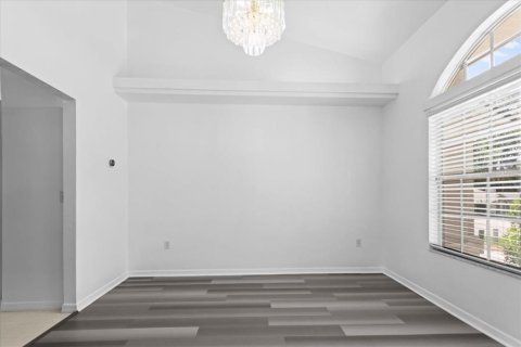 House in Gainesville, Florida 4 bedrooms, 197.6 sq.m. № 2120352 - photo 7