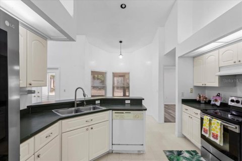 House in Gainesville, Florida 4 bedrooms, 197.6 sq.m. № 2120352 - photo 17