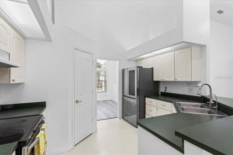 House in Gainesville, Florida 4 bedrooms, 197.6 sq.m. № 2120352 - photo 19