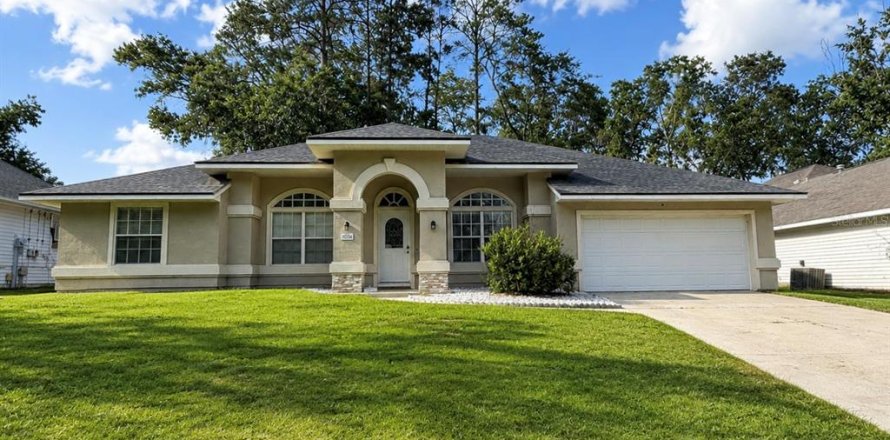 House in Gainesville, Florida 4 bedrooms, 197.6 sq.m. № 2120352