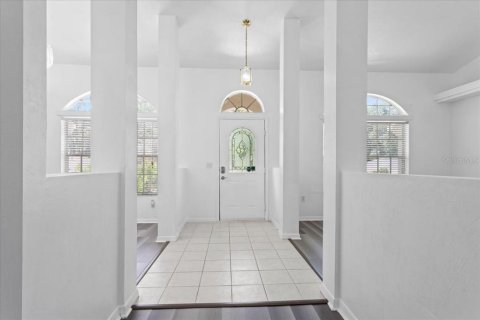 House in Gainesville, Florida 4 bedrooms, 197.6 sq.m. № 2120352 - photo 2
