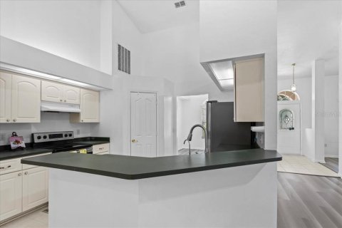 House in Gainesville, Florida 4 bedrooms, 197.6 sq.m. № 2120352 - photo 21