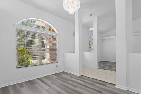 House in Gainesville, Florida 4 bedrooms, 197.6 sq.m. № 2120352 - photo 6