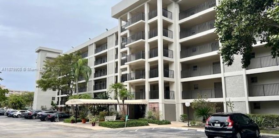 Кондоминиум с 3 спальнями в Помпано-Бич, Флорида № 1925172