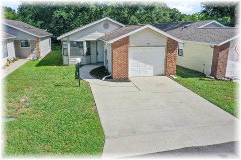 House in Ocala, Florida 2 bedrooms, 114.36 sq.m. № 1912089 - photo 1