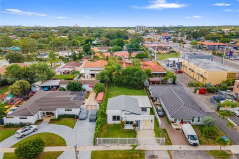 Дом в Майами, Флорида 3 спальни, 127.83м2 № 1994552