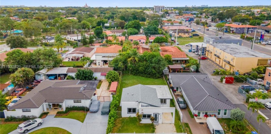 Дом в Майами, Флорида 3 спальни, 127.83м2 № 1994552