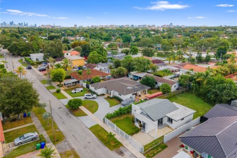 Купить виллу или дом в Майами, Флорида 3 спальни, 127.83м2, № 1994552 - фото 2