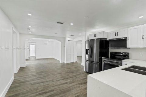 Купить виллу или дом в Майами, Флорида 3 спальни, 127.83м2, № 1994552 - фото 18