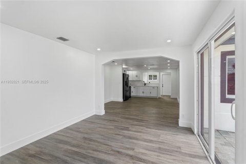 Купить виллу или дом в Майами, Флорида 3 спальни, 127.83м2, № 1994552 - фото 12