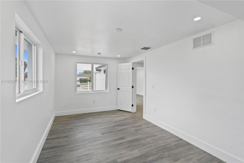 Купить виллу или дом в Майами, Флорида 3 спальни, 127.83м2, № 1994552 - фото 30