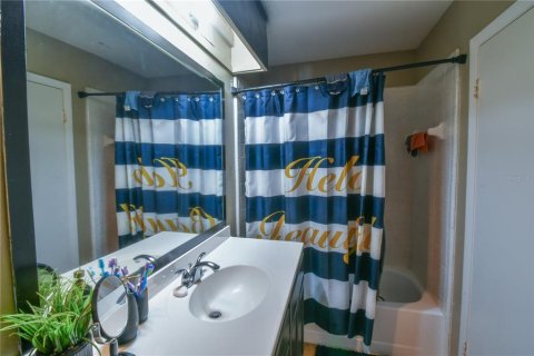 Duplex in Orlando, Florida 3 bedrooms, 120.87 sq.m. № 2148577 - photo 12